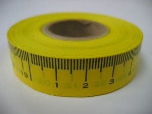 taśma centymetr naklejana skala w centymetrach dł. 20m 227