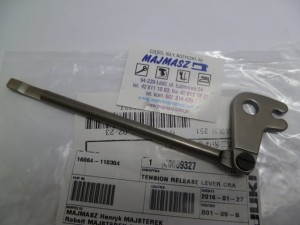 Część JUKI nr. kat. 40009327 / DŹWIGNIA KPL. / TENSION RELEASE LEVER CRANK AS