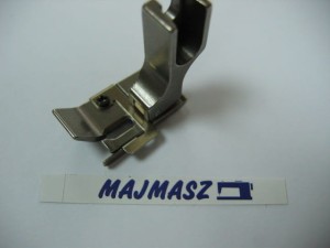 Oprzyrządowanie SUISEI nr kat. SGN40 stopka z ogranicznikiem do stębnówki z kroczącą igłą / Spring Guide Hinged Foot for Needle Feed Machine