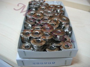 szpuleczka bobbin 233939 profilowana stalowa mała do dwuigłówki Singer, Durkopp itp