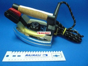 Żelazko elektryczno-parowe JOLLY 800W 1,7 kg.