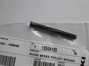 Część JUKI nr. kat. 13504105 SPRĘŻYNA DO RYGLÓWKI LK / SLOW SPEED PULLEY SPRING