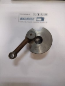 Przeciwwaga olus korbowód igielnicy JUKI MH-38 Nr kat.  B1211-038-0A0 # B12110380A0