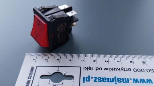 Wyłącznik czerwony COM-P-CZ-X0031 na cztery konektory, zwymiarowany