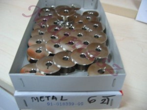 szpuleczka bobbin 91-018339-05 stalowa duża do 2-igłówki Pfaff 545 itp.