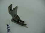 Oprzyrządowanie SUISEI nr kat. SAN40 stopka standardowa ruchoma do lamownika do maszyny z kroczącą igłą / Hinged Binding Foot for Needle Feed Machine