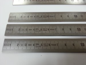 Linijka podręczna stalowa elastyczna z KLEJEM długość 150 cm podziałka mm art. 740RMS 