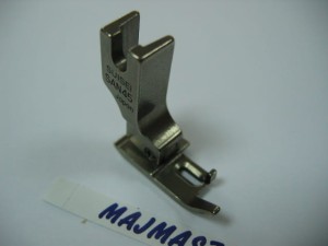 Oprzyrządowanie SUISEI nr kat. SAN45 stopka standardowa ruchoma do lamownika do maszyny z kroczącą igłą / Hinged Binding Foot for Needle Feed Machine
