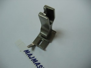 Oprzyrządowanie SUISEI nr kat. SAN75 stopka standardowa ruchoma do lamownika do maszyny z kroczącą igłą / Hinged Binding Foot for Needle Feed Machine