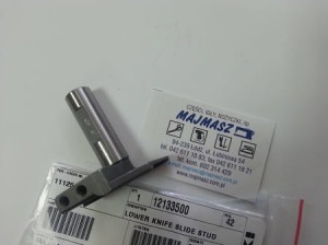 Część JUKI nr. kat. 12133500 / LOWER KNIFE SLIDE STUD
