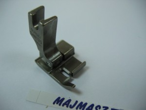 Oprzyrządowanie SUISEI nr kat. SAN130 stopka standardowa ruchoma do lamownika do maszyny z kroczącą igłą / Hinged Binding Foot for Needle Feed Machine