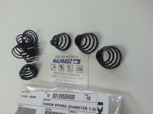 Część JUKI nr. kat. B3129526000 / SPRĘŻYNKA NAPRĘŻACZA /TENSION SPRING (DIAMETER 1.2)