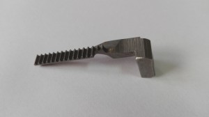 Część JUKI nr. kat. B1613352000 / FEED DOG, LARGE (2A)